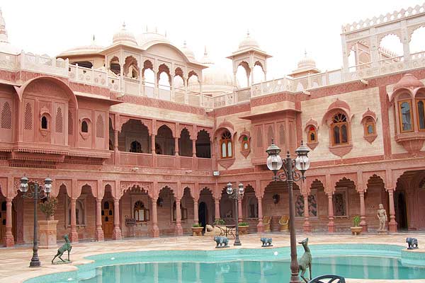 Give a regal touch to your wedding at Khimsar Fort
