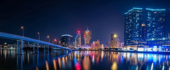 Love a busy nightlife? Visit Macao.