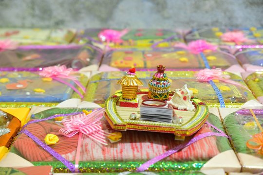 Bengali wedding presents are also known as Tatta.