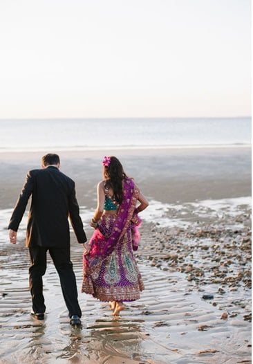 You can have a beachy wave hairstyle for your beach wedding.