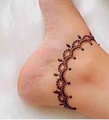 Check out this striking ankle mehndi design!