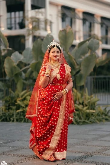 Bengali brides often drape a Banarasi saree on their wedding day.