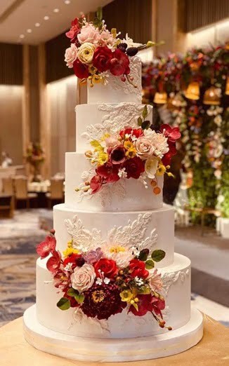 Indian wedding cakes are trending, and decorating them with fresh flowers is a trend nowadays.