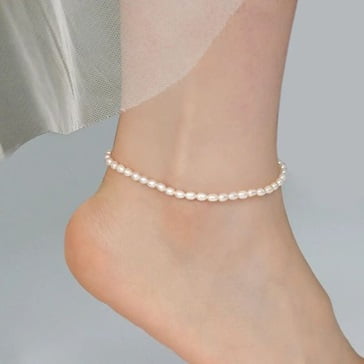 Pearls for the minimalist bride.