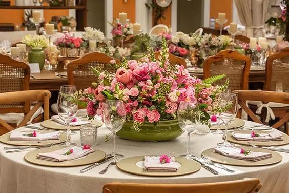 By including flowers in the table arrangement, you can improve the dining experience too.