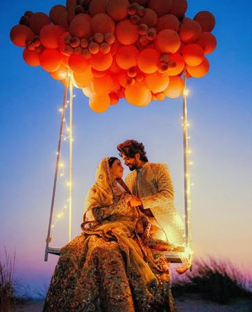 Almost all romantic people dream about their proposal day when their partner will propose to them in an imaginable way.