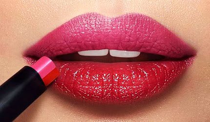 Show your love for the quirky style with two-toned lip colors with proper blending, and see your lips look fuller.