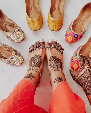 Pair your Mehendi dress with sandals or embroidered jutties.