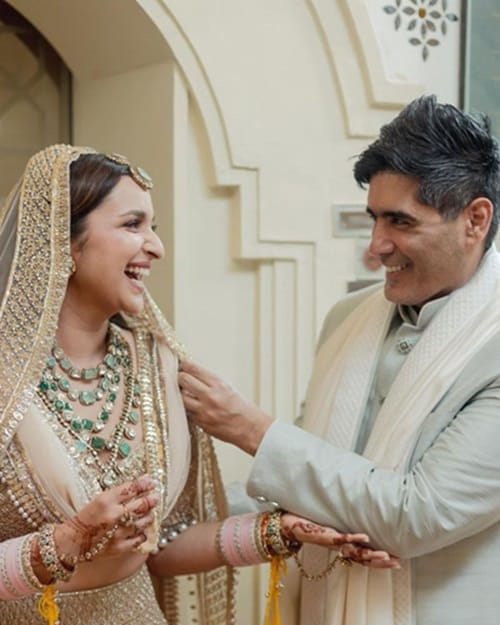 Manish Malhotra is your go-to if you are a bride who dreams of a Bollywood-style wedding.