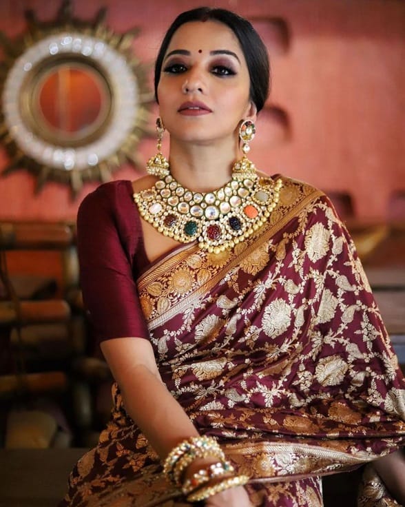 Benarasi looks best with heavy vintage jewels and minimal makeup.