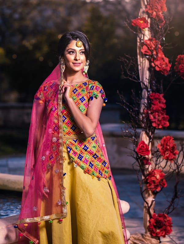 No matter how heavy the design is, such lehengas are lightweight.