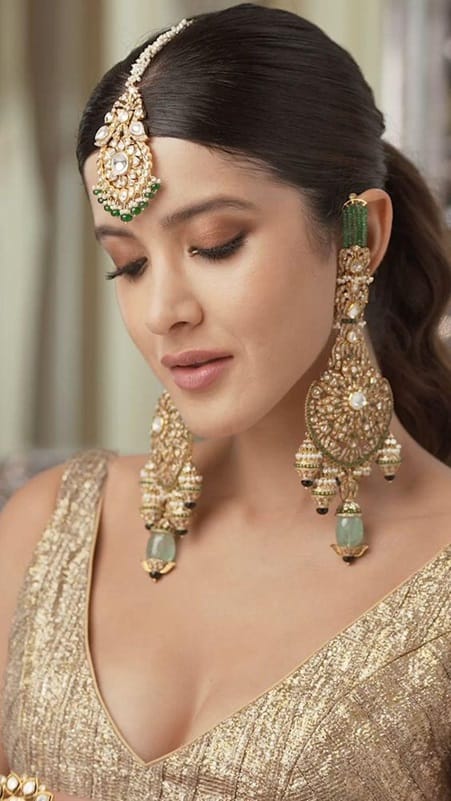 A chandelier or long earrings provide the correct elegance and grandeur.